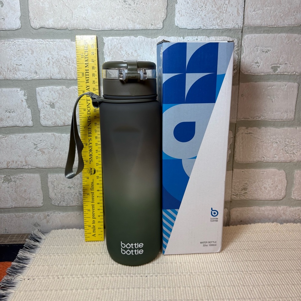 Bottle Bottle 32 oz water bottle new in box black green motivation sport
